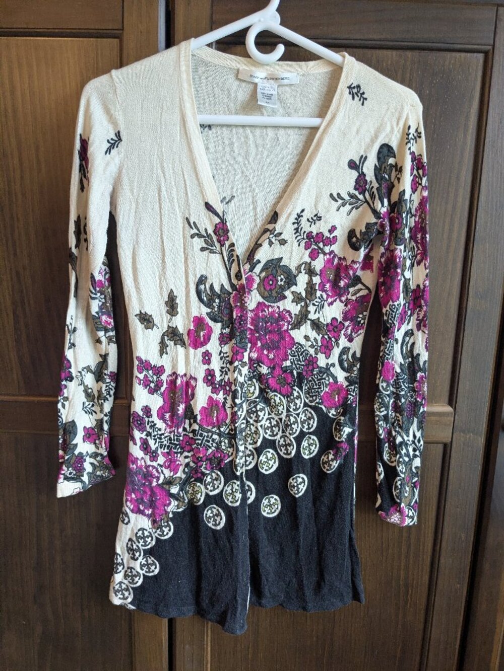 Diane von Furstenberg Floral V‑Neck Cardigan Top – Size M